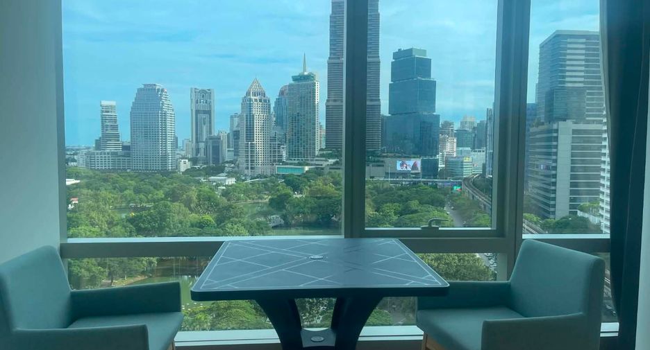 À louer 2 chambres condo à Pathum Wan, Bangkok