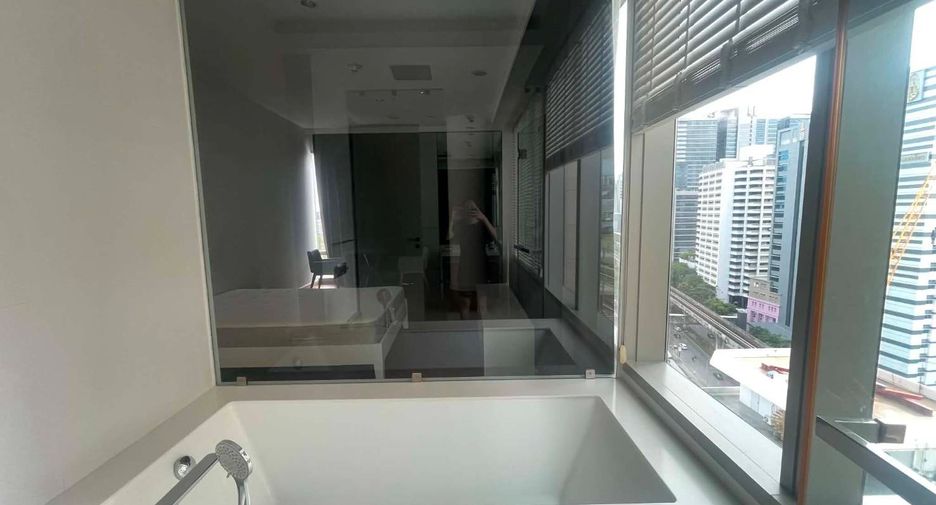 À louer 2 chambres condo à Pathum Wan, Bangkok