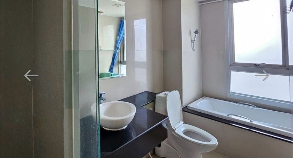 For rent 3 bedrooms condo in Khlong Toei, Bangkok