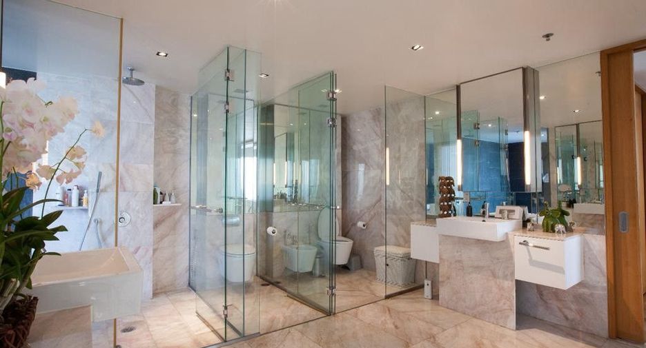 For rent 4 bedrooms condo in Sathon, Bangkok