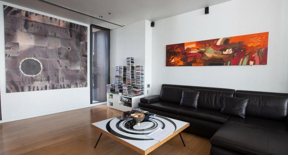 For rent 4 bedrooms condo in Sathon, Bangkok