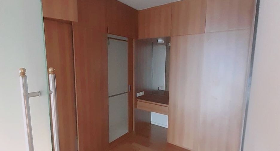 For rent 4 bedrooms condo in Khlong Toei, Bangkok
