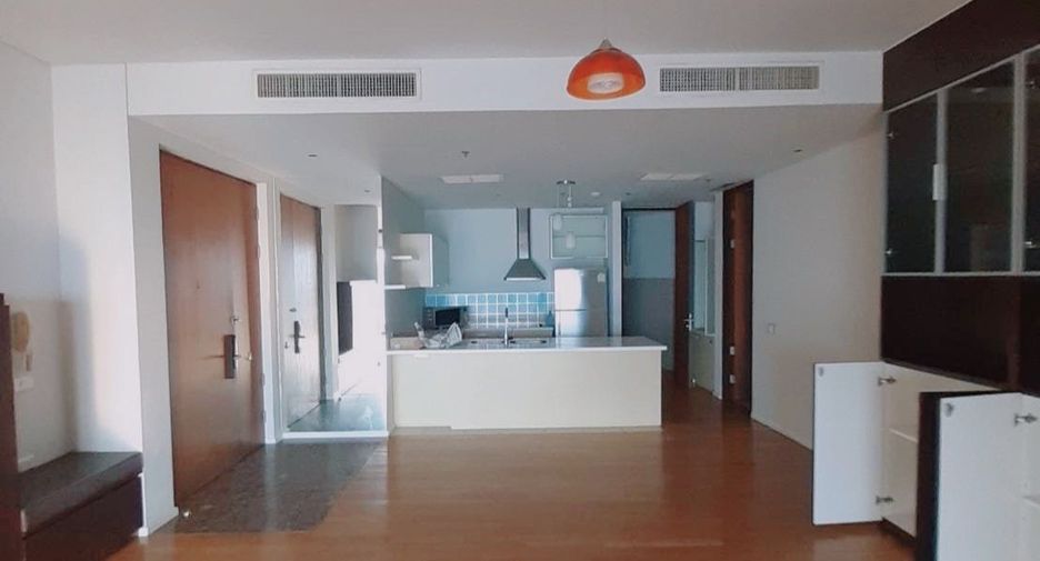 For rent 4 bedrooms condo in Khlong Toei, Bangkok