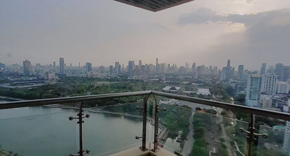 For rent 4 bedrooms condo in Khlong Toei, Bangkok