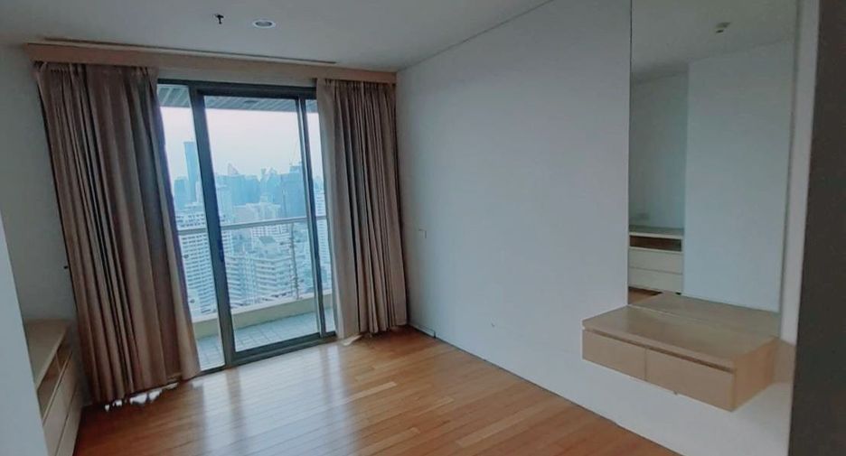 For rent 4 bedrooms condo in Khlong Toei, Bangkok