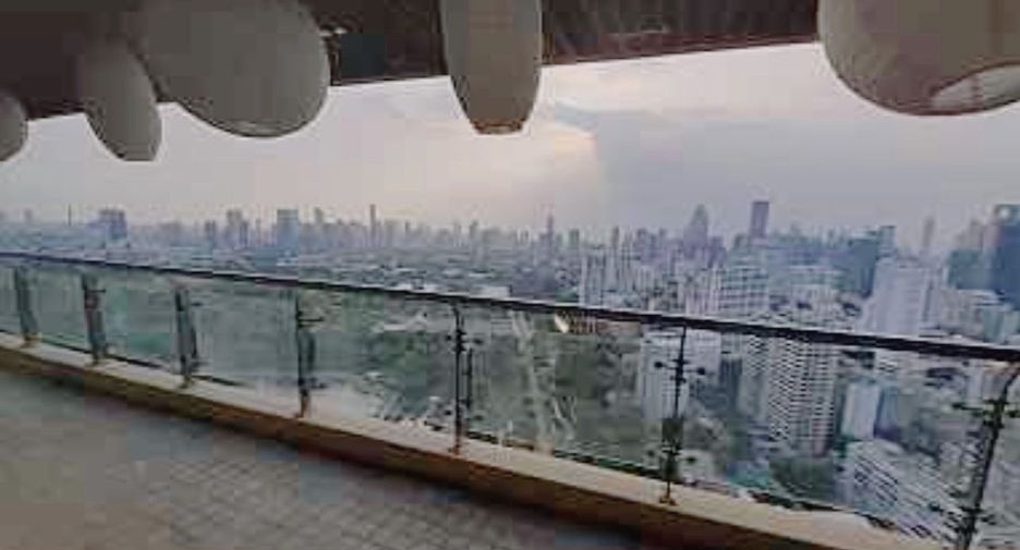 For rent 4 bedrooms condo in Khlong Toei, Bangkok