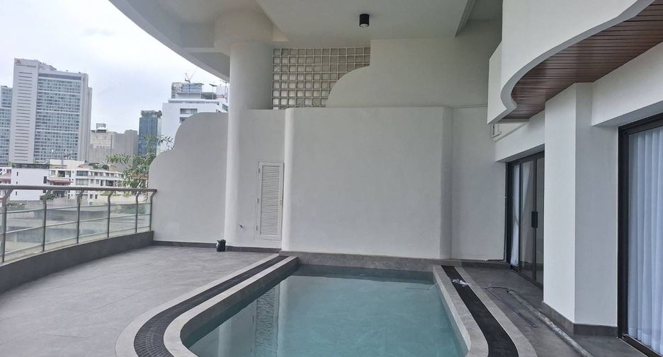 For rent 4 bedrooms condo in Khlong Toei, Bangkok