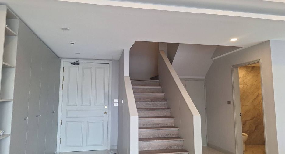 For rent 4 bedrooms condo in Khlong Toei, Bangkok