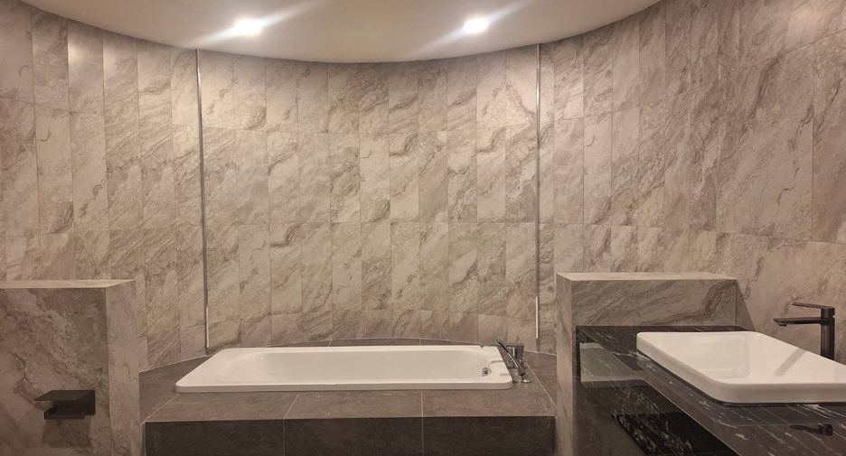 For rent 4 bedrooms condo in Khlong Toei, Bangkok