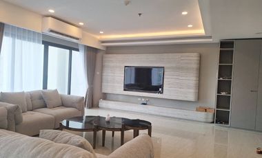 For rent 4 bedrooms condo in Khlong Toei, Bangkok
