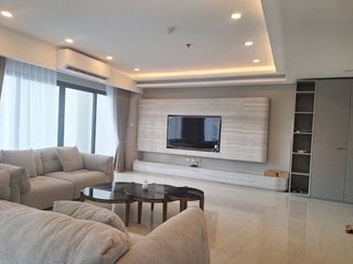 For rent 4 bedrooms condo in Khlong Toei, Bangkok