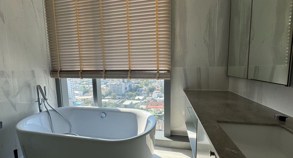 For rent 2 ベッドルーム condo in Khlong Toei, Bangkok
