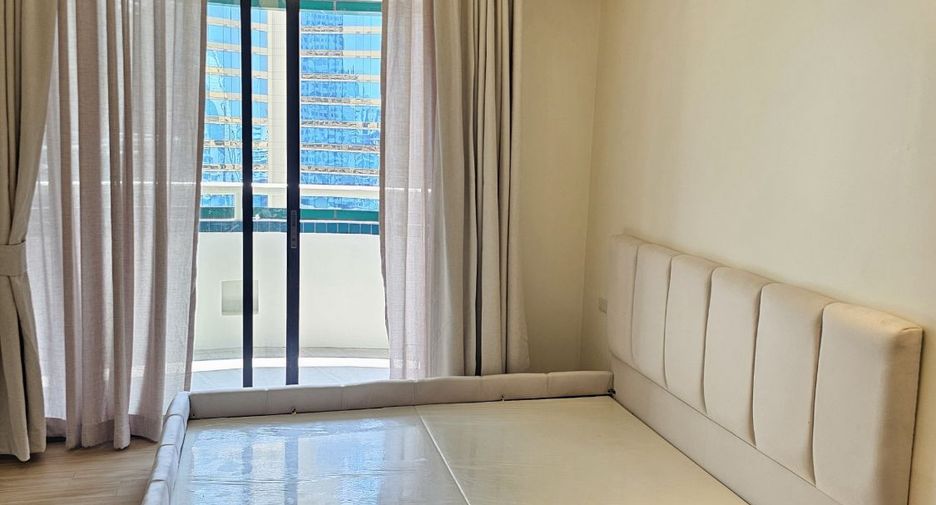 For rent 3 bedrooms condo in Khlong Toei, Bangkok