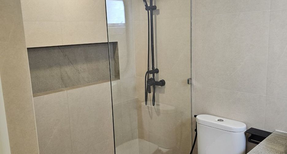 For rent 3 bedrooms condo in Khlong Toei, Bangkok