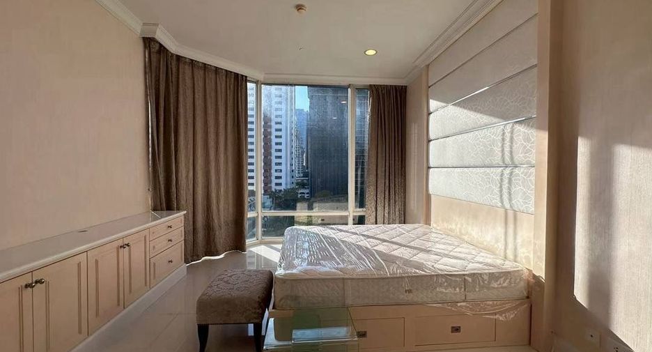 For rent 3 bedrooms condo in Watthana, Bangkok