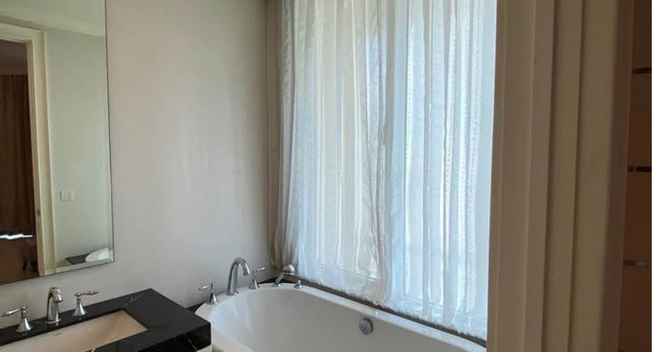 For rent 3 bedrooms condo in Watthana, Bangkok