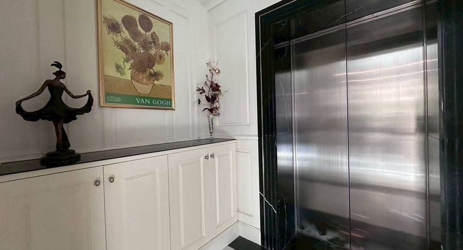 For rent 3 bedrooms condo in Watthana, Bangkok