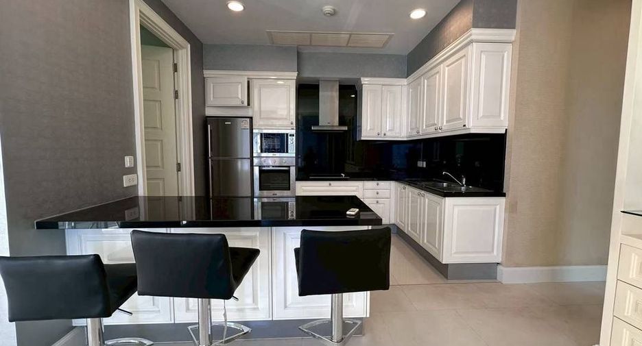 For rent 3 bedrooms condo in Watthana, Bangkok