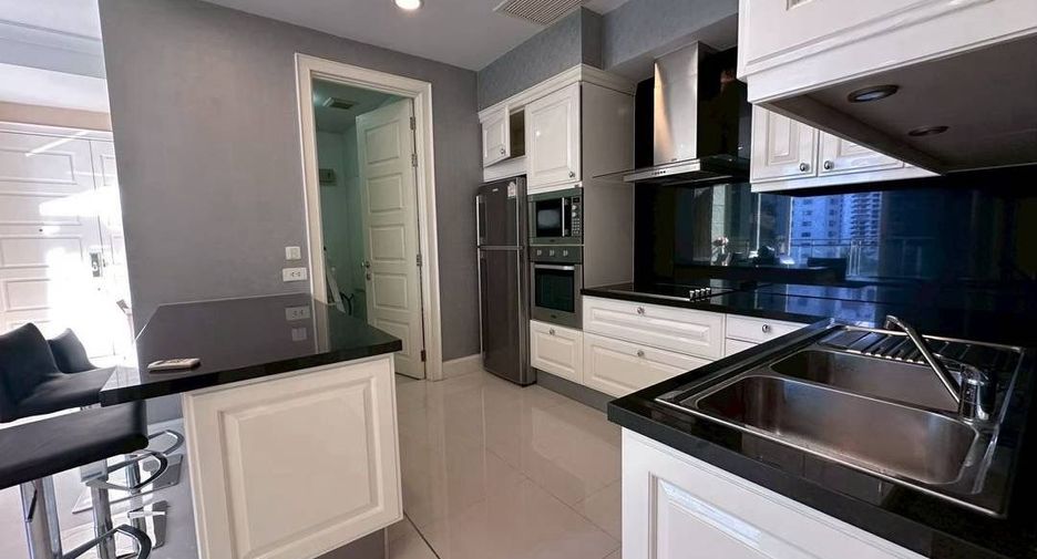 For rent 3 bedrooms condo in Watthana, Bangkok
