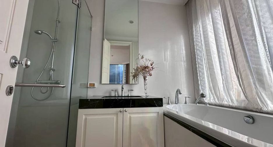 For rent 3 bedrooms condo in Watthana, Bangkok