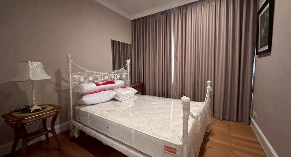 For rent 3 bedrooms condo in Watthana, Bangkok