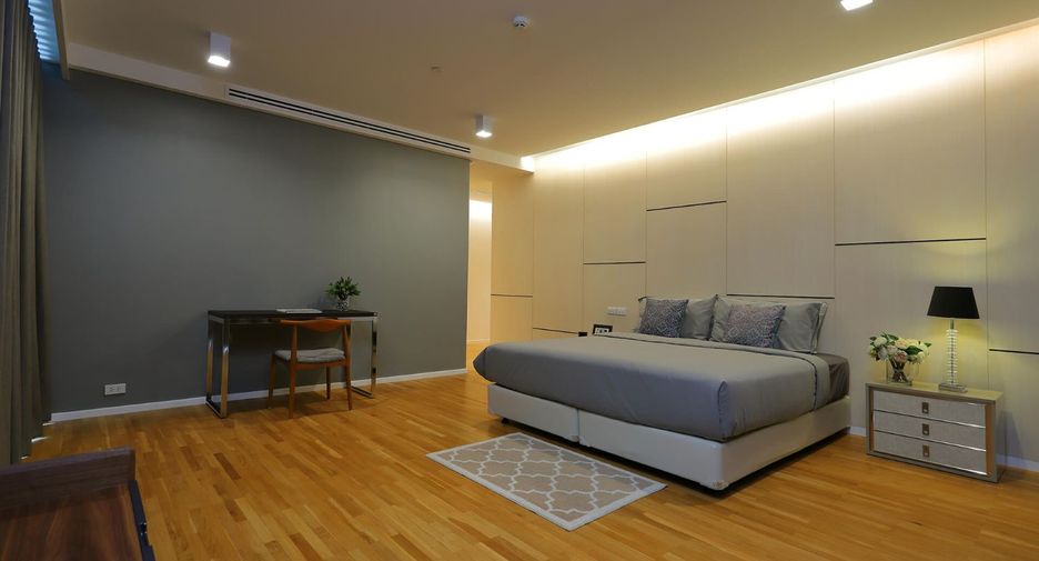 For rent 2 bedrooms serviced apartment in Watthana, Bangkok