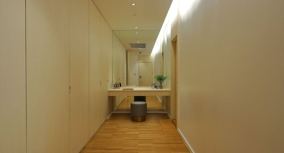 For rent 2 bedrooms serviced apartment in Watthana, Bangkok