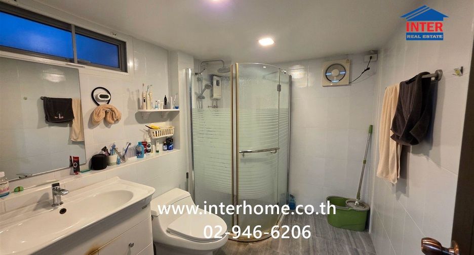 Local comercial en venta de 4 habitaciones en Bang Kho Laem, Bangkok