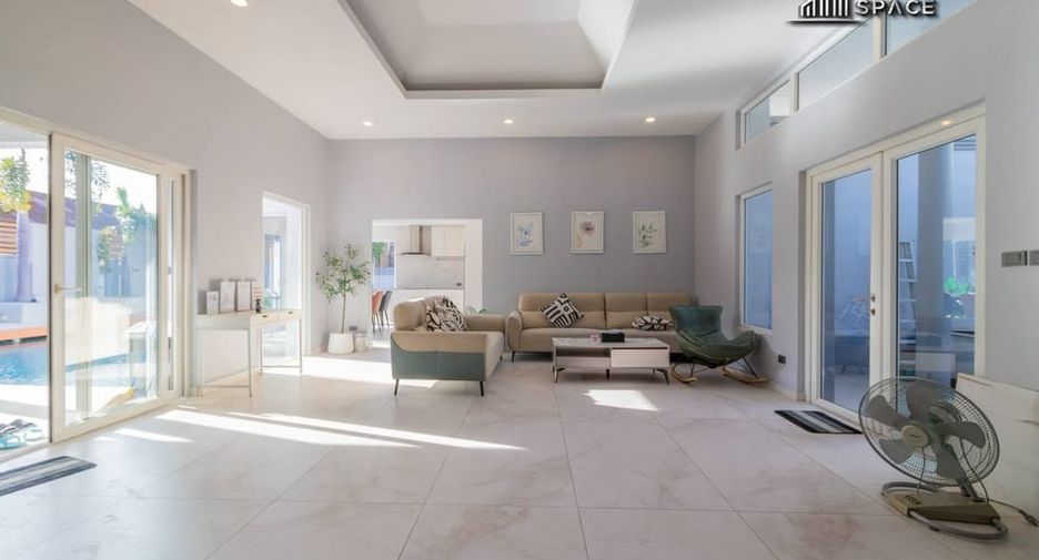 For rent 5 bedrooms villa in Bang Lamung, Chonburi
