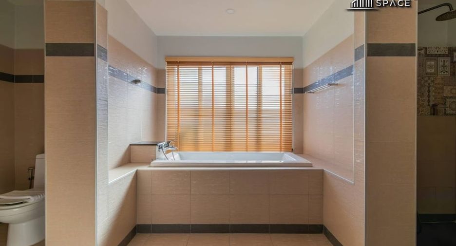 For rent 5 bedrooms villa in Bang Lamung, Chonburi