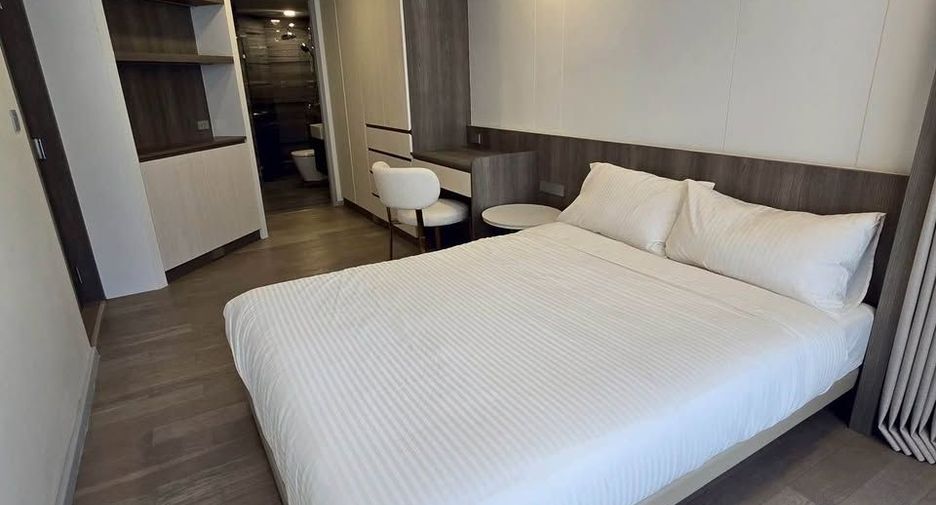 For rent 3 bedrooms condo in Watthana, Bangkok