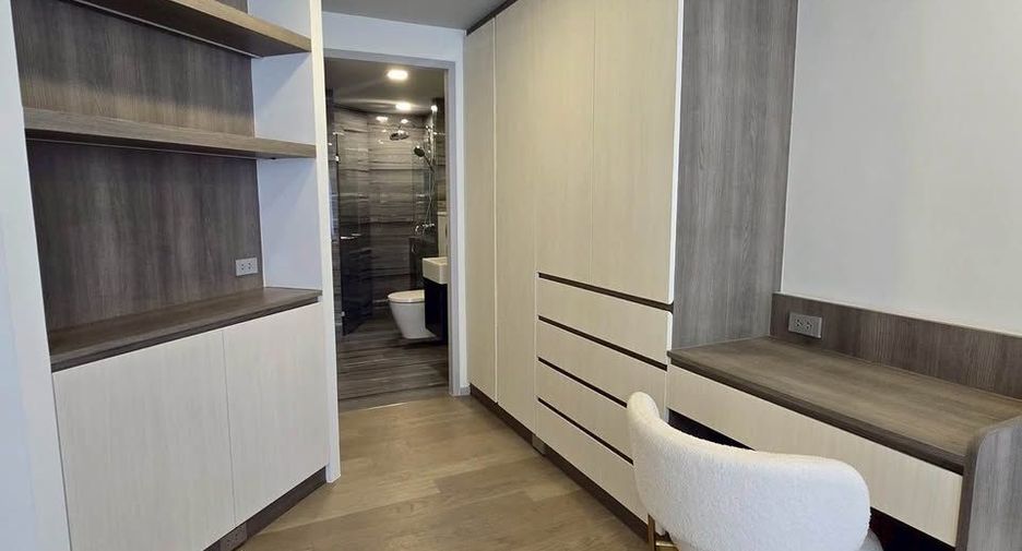 For rent 3 bedrooms condo in Watthana, Bangkok