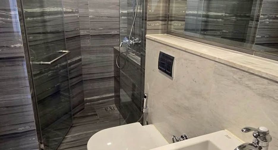 For rent 3 bedrooms condo in Watthana, Bangkok