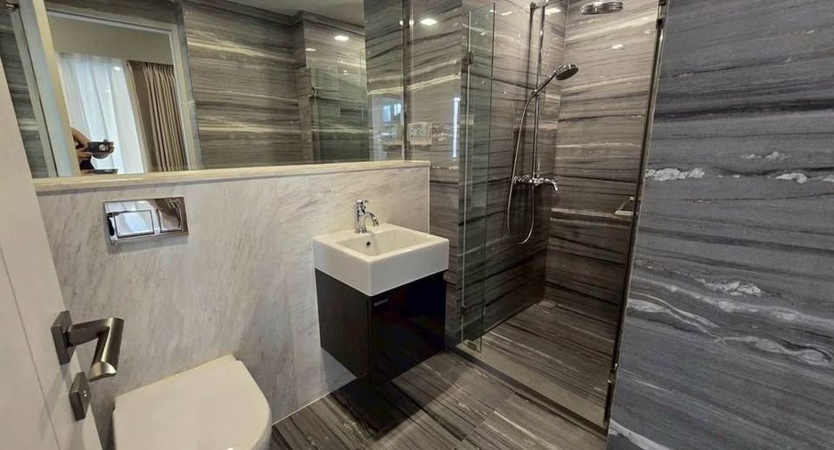 For rent 3 bedrooms condo in Watthana, Bangkok
