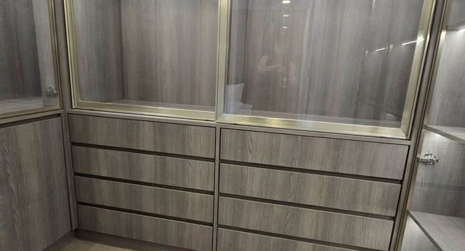 For rent 3 bedrooms condo in Watthana, Bangkok