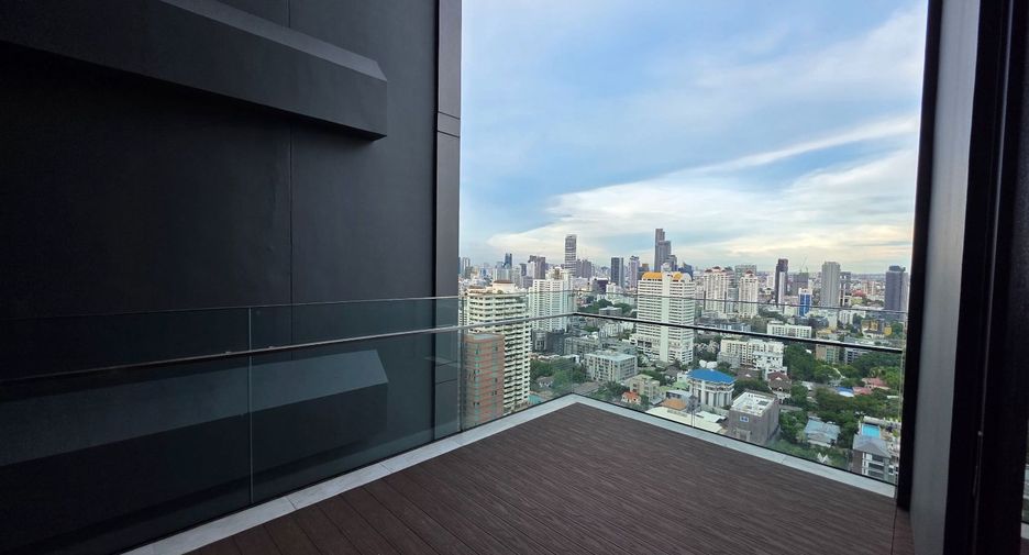 For rent 3 bedrooms condo in Khlong Toei, Bangkok