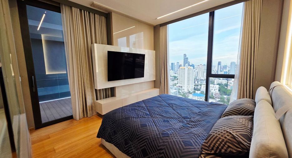 For rent 3 bedrooms condo in Khlong Toei, Bangkok