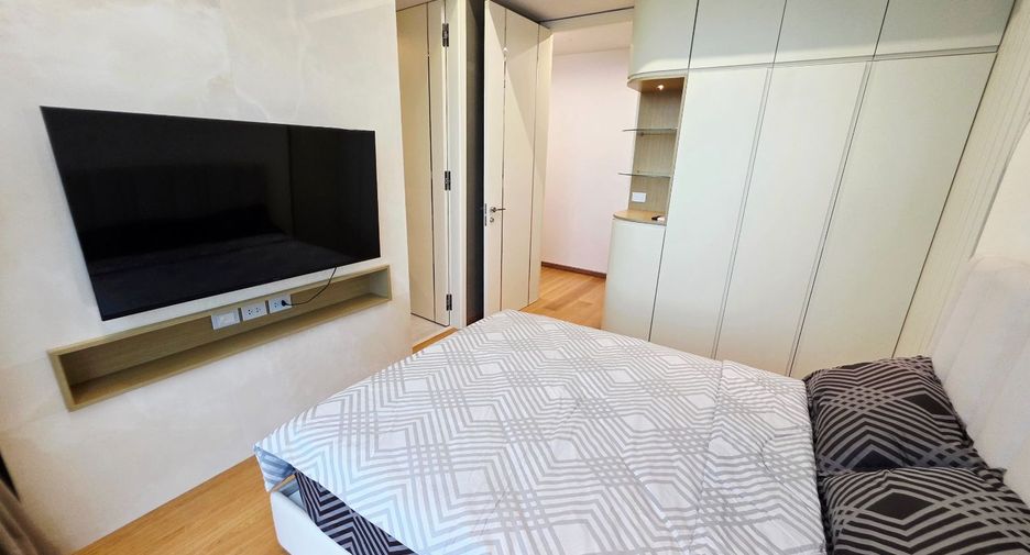 For rent 3 bedrooms condo in Khlong Toei, Bangkok