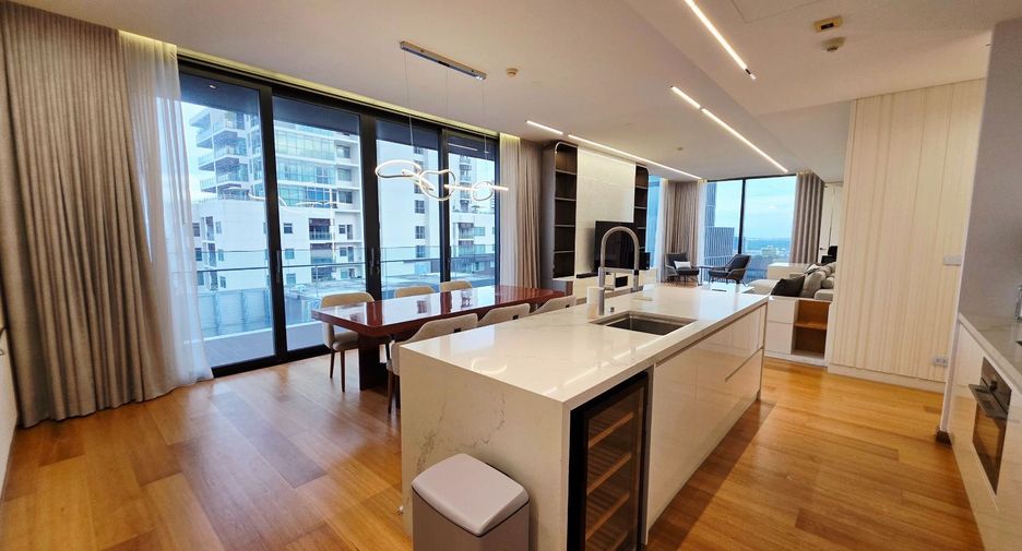 For rent 3 bedrooms condo in Khlong Toei, Bangkok