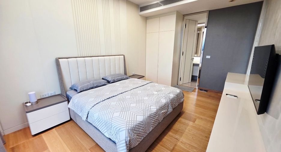 For rent 3 bedrooms condo in Khlong Toei, Bangkok