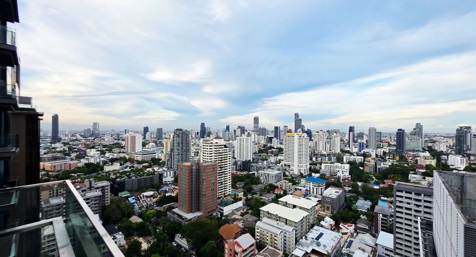 For rent 3 bedrooms condo in Khlong Toei, Bangkok