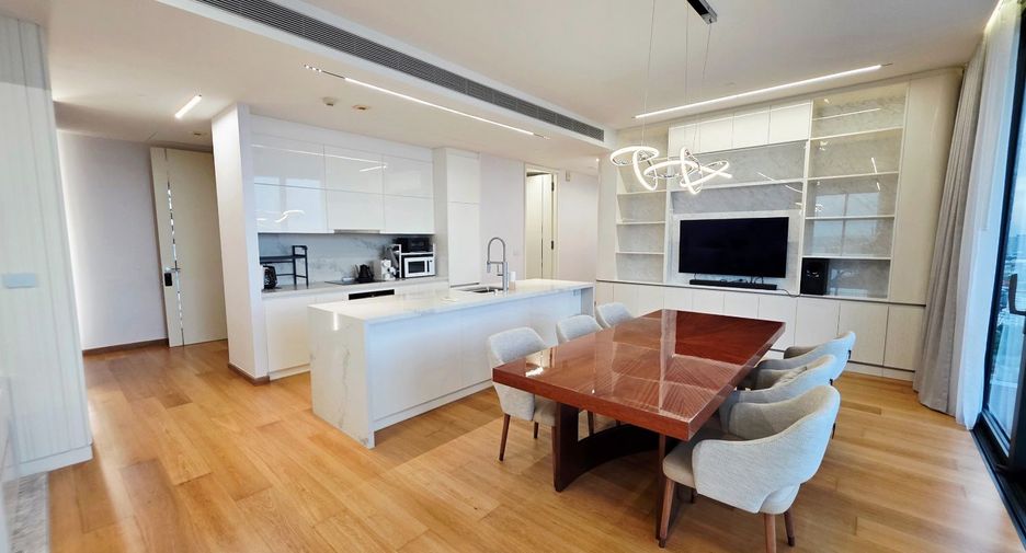 For rent 3 bedrooms condo in Khlong Toei, Bangkok