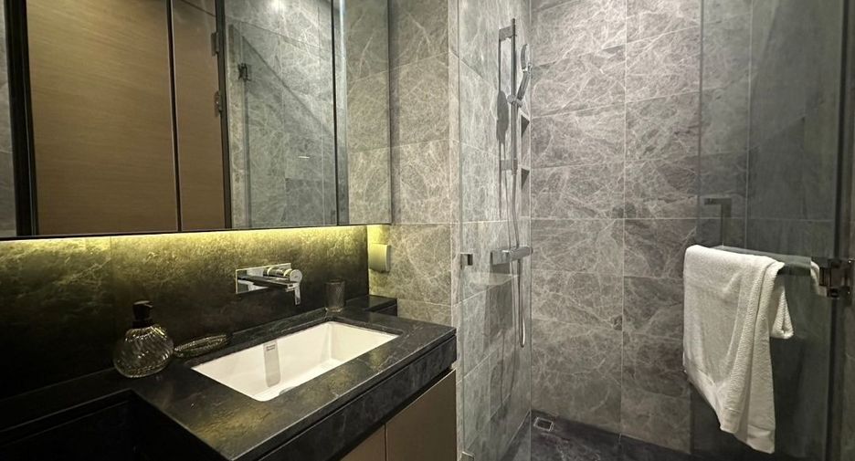 For rent 2 bedrooms condo in Pathum Wan, Bangkok
