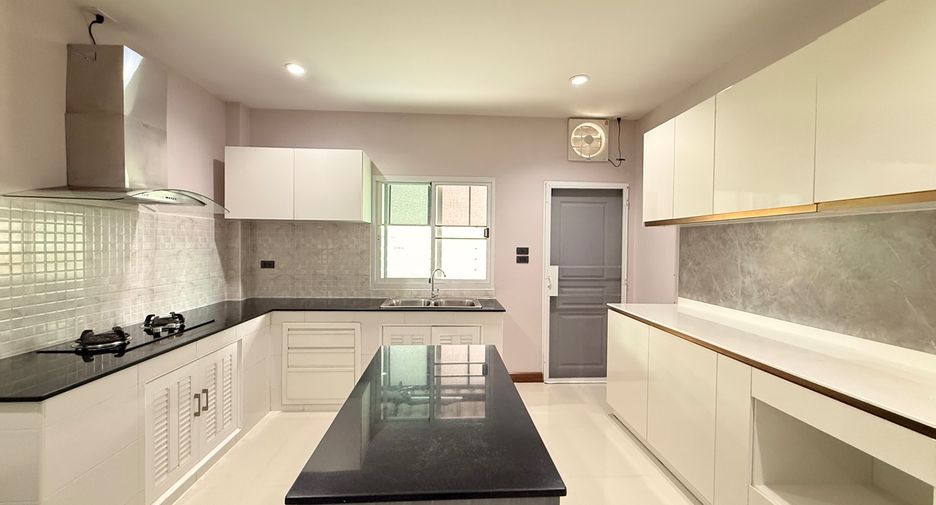 For rent and for sale 5 bedrooms house in San Sai, Chiang Mai
