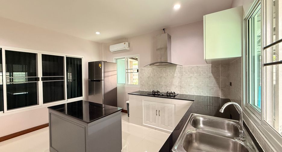 For rent and for sale 5 bedrooms house in San Sai, Chiang Mai