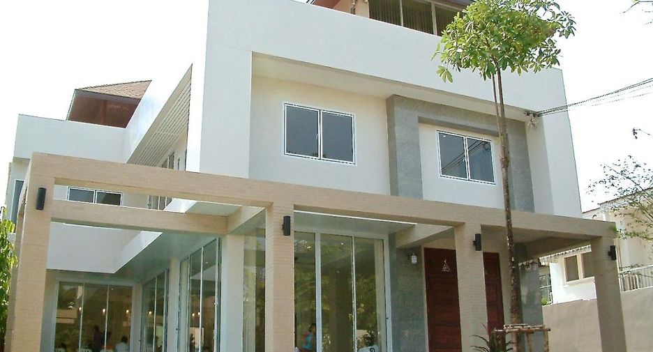 Haus zur Miete mit 4 Zimmer in Watthana, Bangkok
