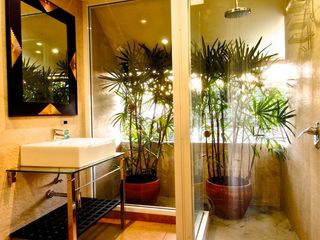 Haus zur Miete mit 4 Zimmer in Watthana, Bangkok