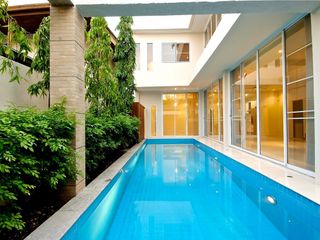Haus zur Miete mit 4 Zimmer in Watthana, Bangkok