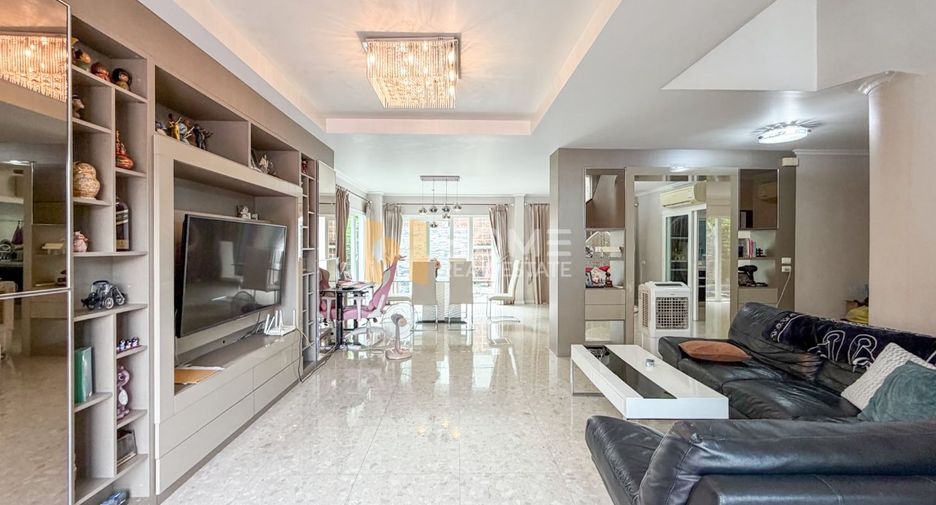 For sale 5 bedrooms house in Taling Chan, Bangkok