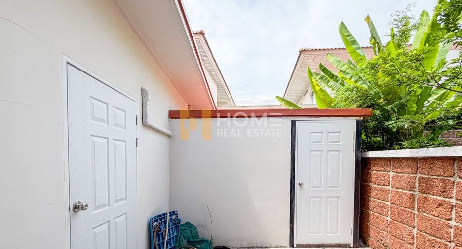 For sale 5 bedrooms house in Taling Chan, Bangkok